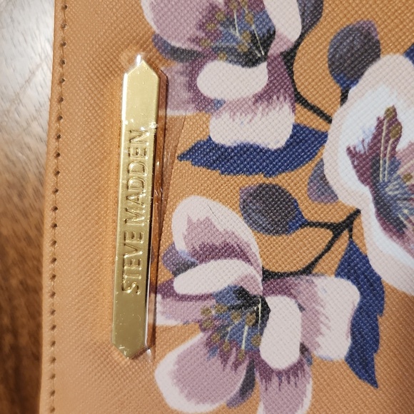 Steve Madden Floral French Wallet - Picture 2 of 12